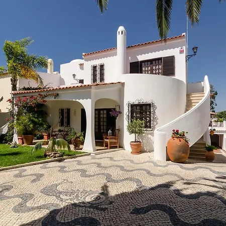 Spacious Villa For 10 With Private Pool Near Albufeira Albufeira