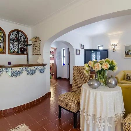Spacious Villa For 10 With Private Pool Near Albufeira 알부페이라