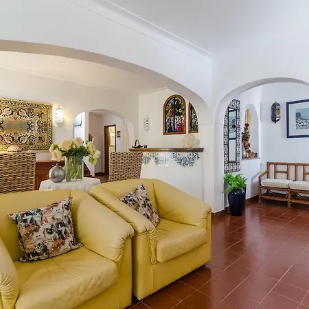 Villa Spacious Villa For 10 With Private Pool Near Albufeira *