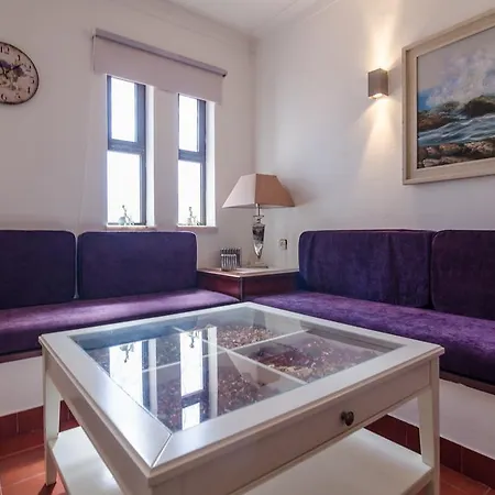 Spacious Villa For 10 With Private Pool Near Albufeira