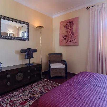 Spacious Villa For 10 With Private Pool Near Albufeira 알부페이라