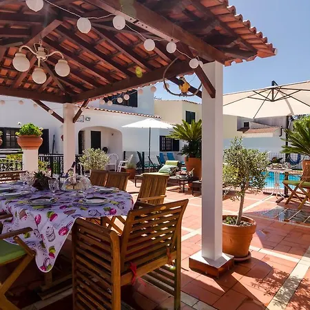 ヴィラ Spacious Villa For 10 With Private Pool Near Albufeira *