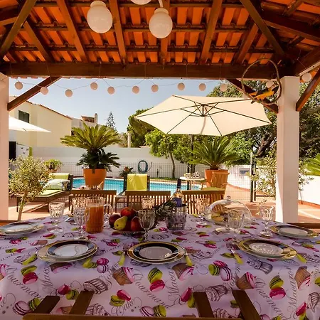 ヴィラ Spacious Villa For 10 With Private Pool Near Albufeira