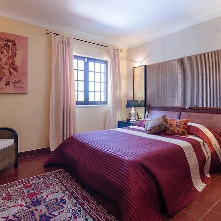 ヴィラ Spacious Villa For 10 With Private Pool Near Albufeira アルブフェイラ